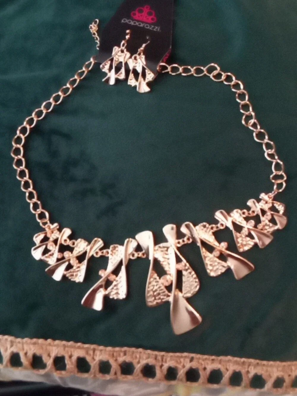 paparazzi Shiny Gold Sculptural Fan Necklace with Earrings